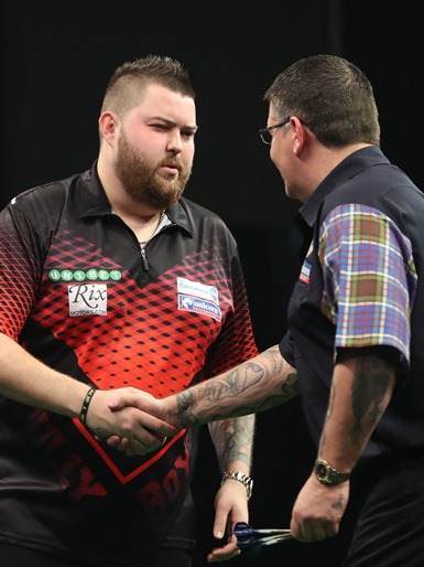 Smith stuns wounded Anderson